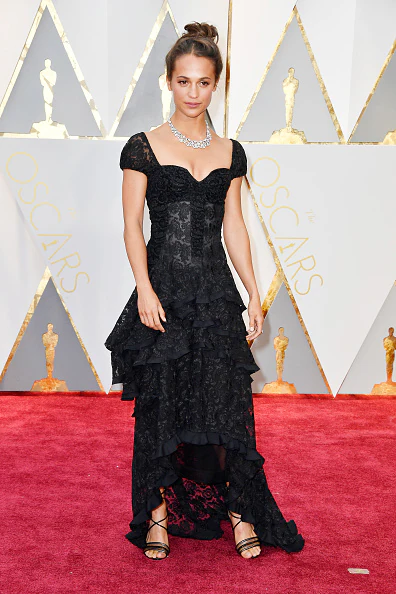 Oscars 2017: Alicia Vikander, en la alfombra roja