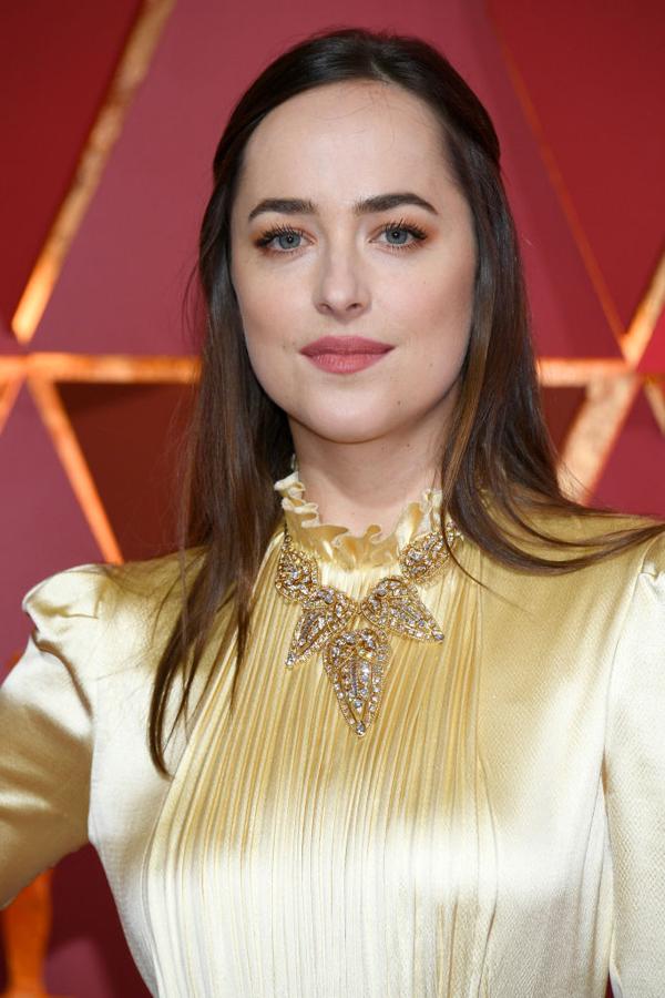 Los peinados y maquillajes de los Oscars 2017: Dakota Johnson