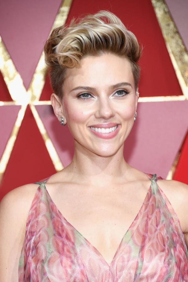 Los peinados y maquillajes de los Oscars 2017: Scarlett Johansson