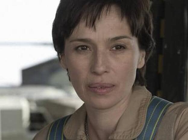 Ariadna Gil en 'En zona hostil', donde encarna a una doctora militar en una misión en Afganistan.