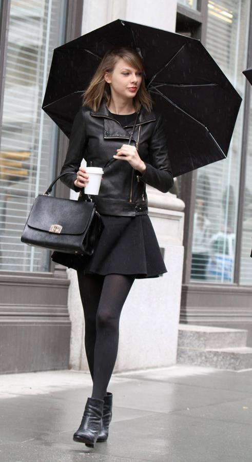 8 looks de lluvia de las celebrities: Taylor Swift