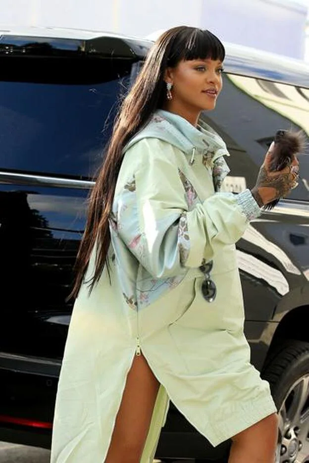 La cantante Rihanna luce extensiones y postizos de forma habitual para cambiar de look.