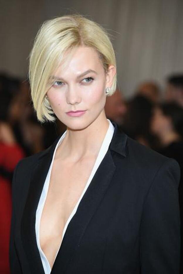 La modelo Karlie Kloss con un bob a la altura de la nuca.