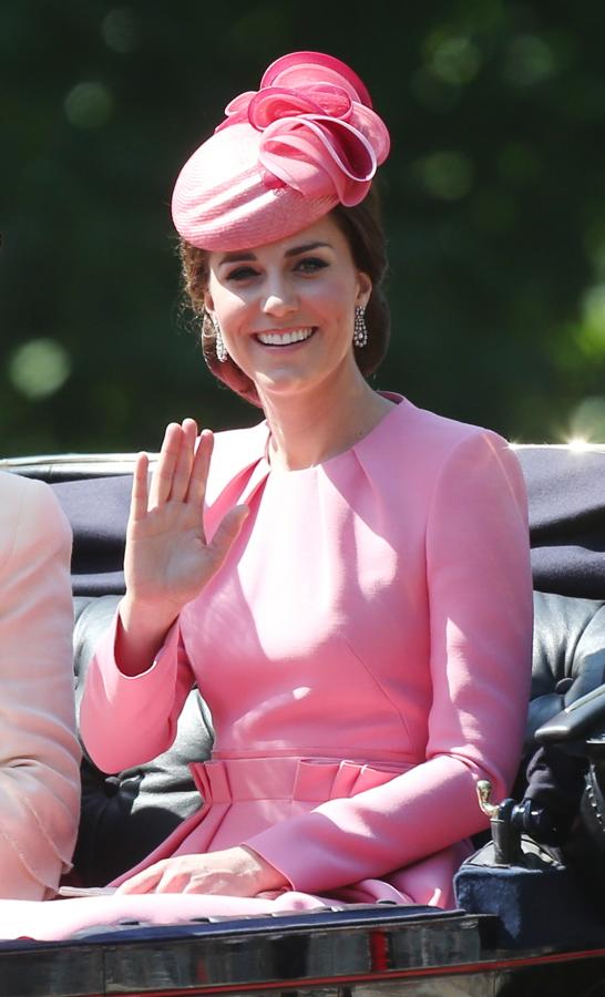 Kate Middleton con look en rosa