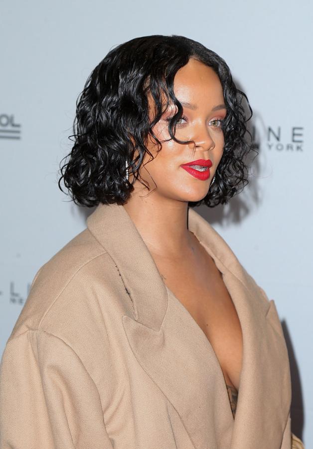 Famosas con labios rojos: Rihanna