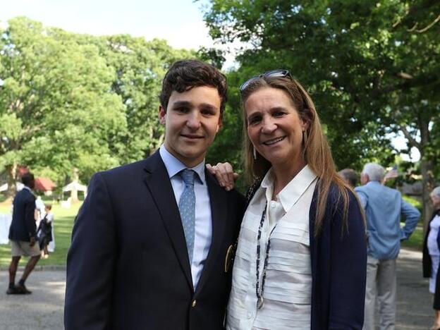 Froilán y la infanta Elena el día de la graduación, en Estados Unidos./Blue Ridge School