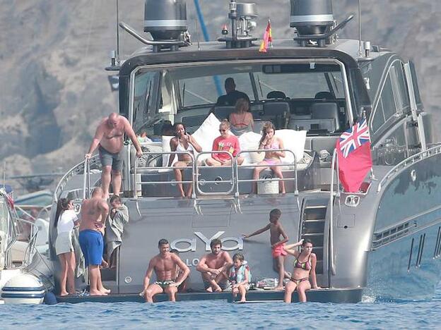 Cristiano Ronaldo, en el yate en el que pasa sus vacaciones en Formentera/GTRES