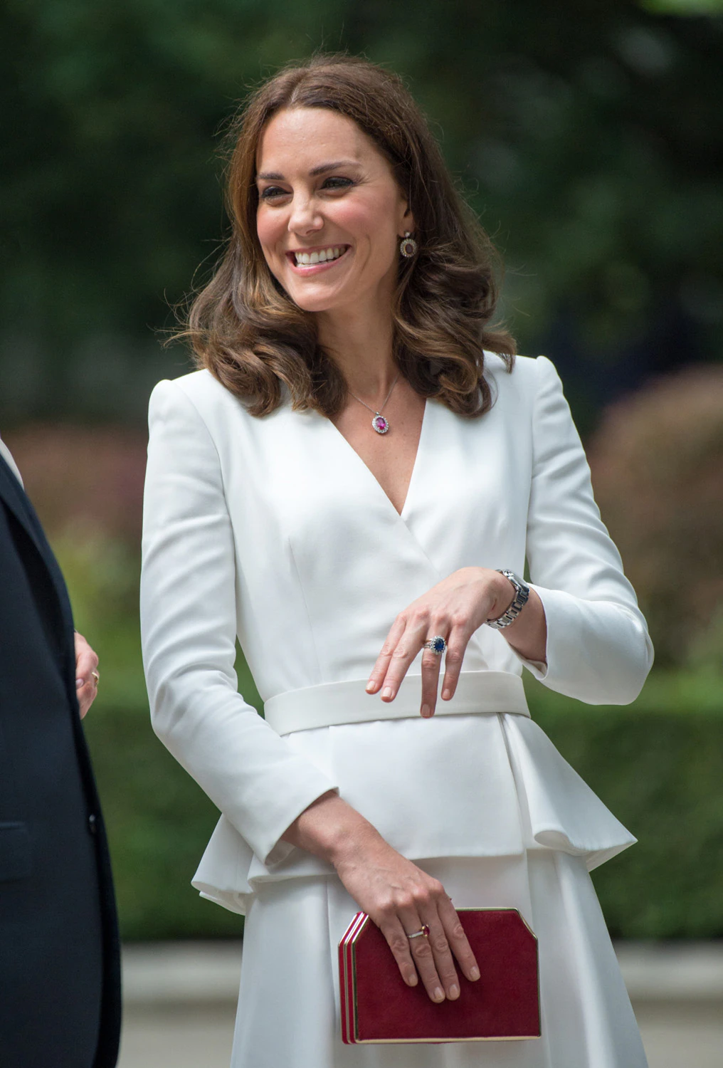 Kate Middleton, de blanco en su viaje oficial a Polonia