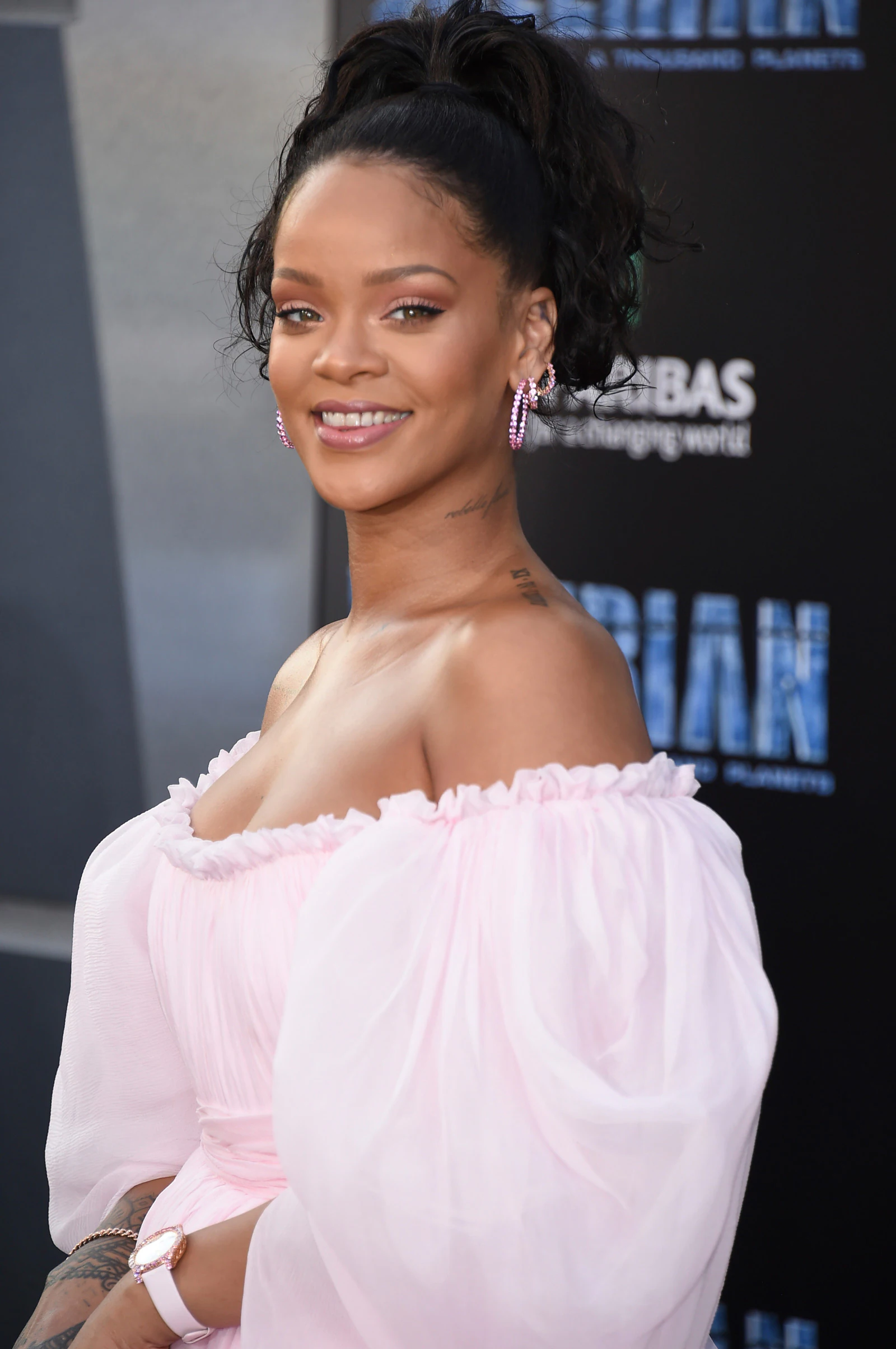 Rihanna en la premiere de Valerian y el planeta de los mil mundos