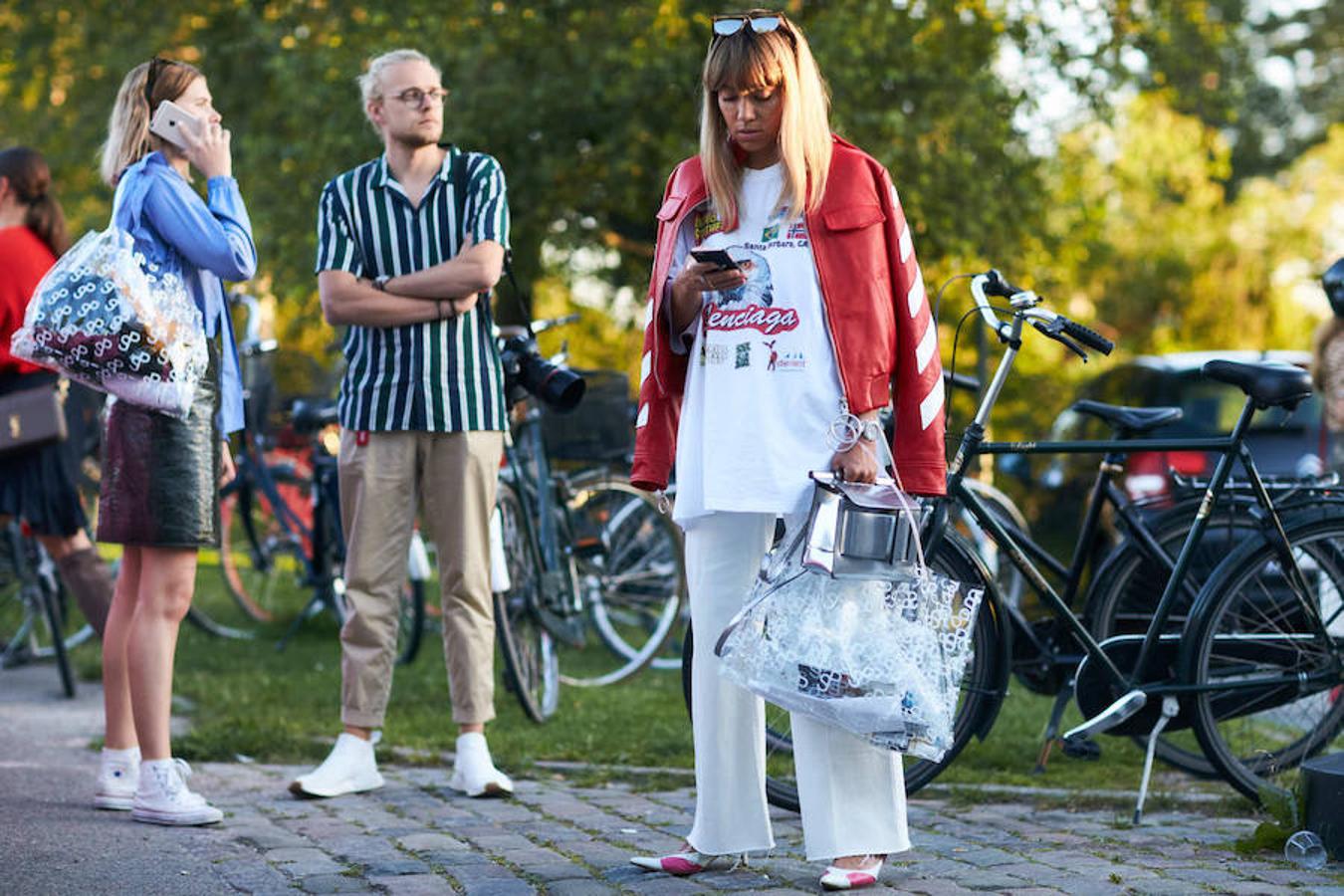 Looks con estilo para días de lluvia en verano