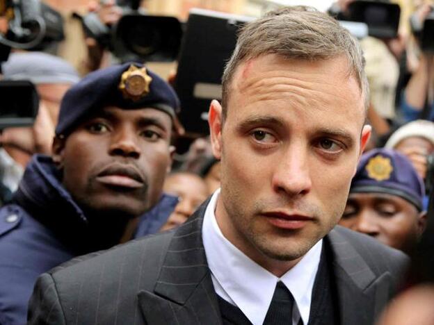 Óscar Pistorius a la salida de una de sus vistas judiciales./cordon press.