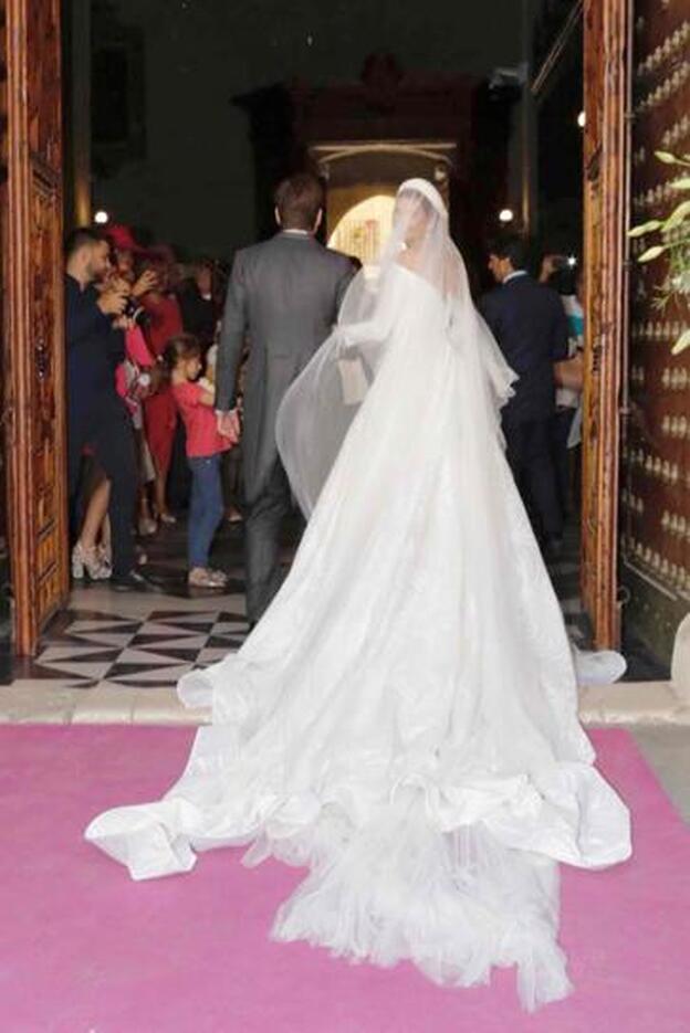 Sibi Montes entrando en la iglesia el día de su boda.