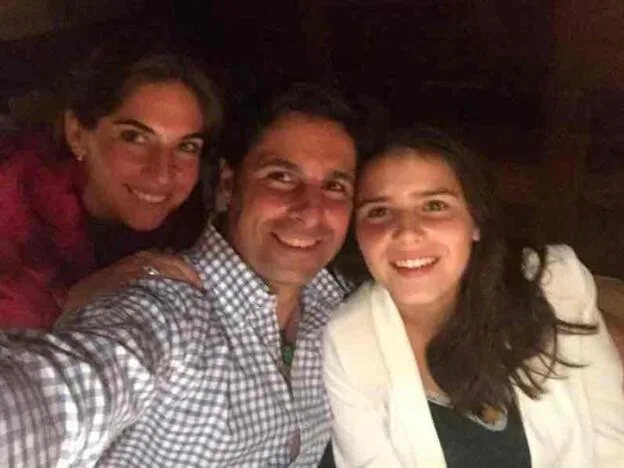 Francisco Rivera compartió esta imagen junto a su mujer, Lourdes Montes, y su hija Tana./instagram.