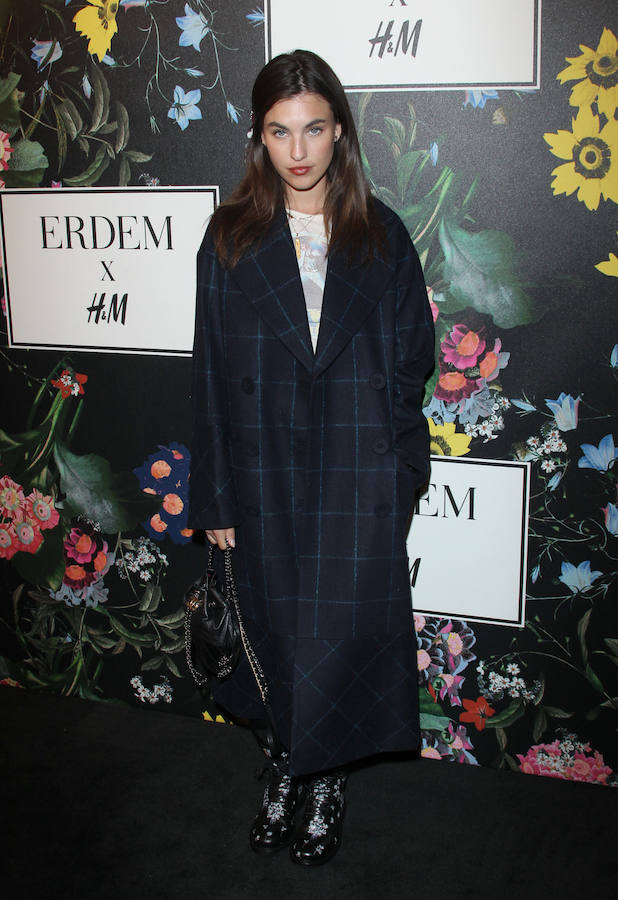 Las famosas con la colección de ERDEM X H&M: Rainey Qualley