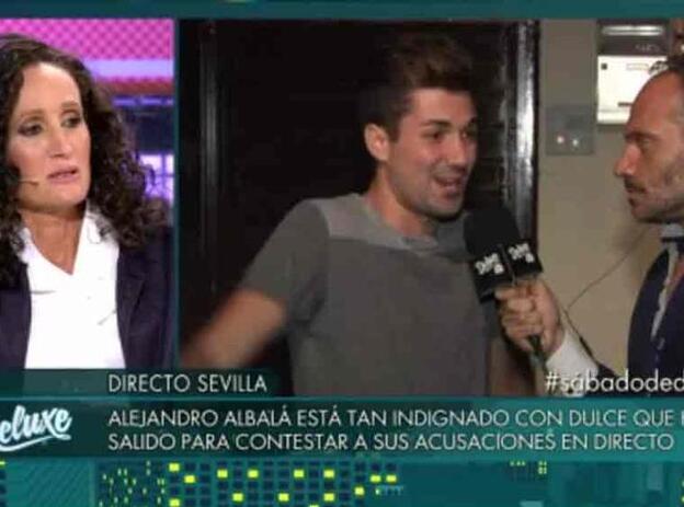 Alejandro Albalá salió a la puerta de su casa a defenderse de las acusaciones de Dulce./twitter.