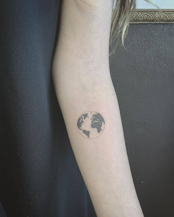 Tatuajes para viajeros: bola del mundo