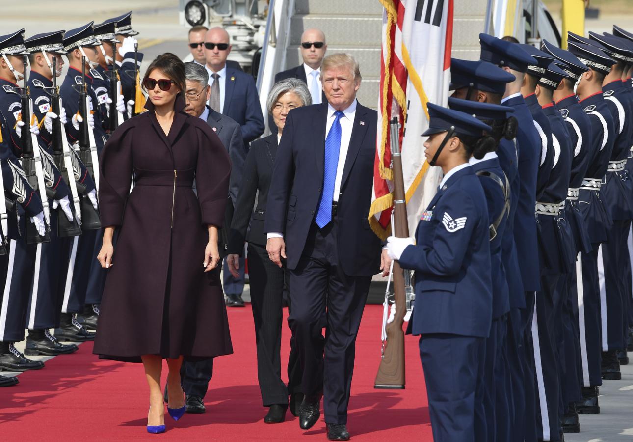 ¿Qué looks lleva Melania Trump en su maleta de viaje?