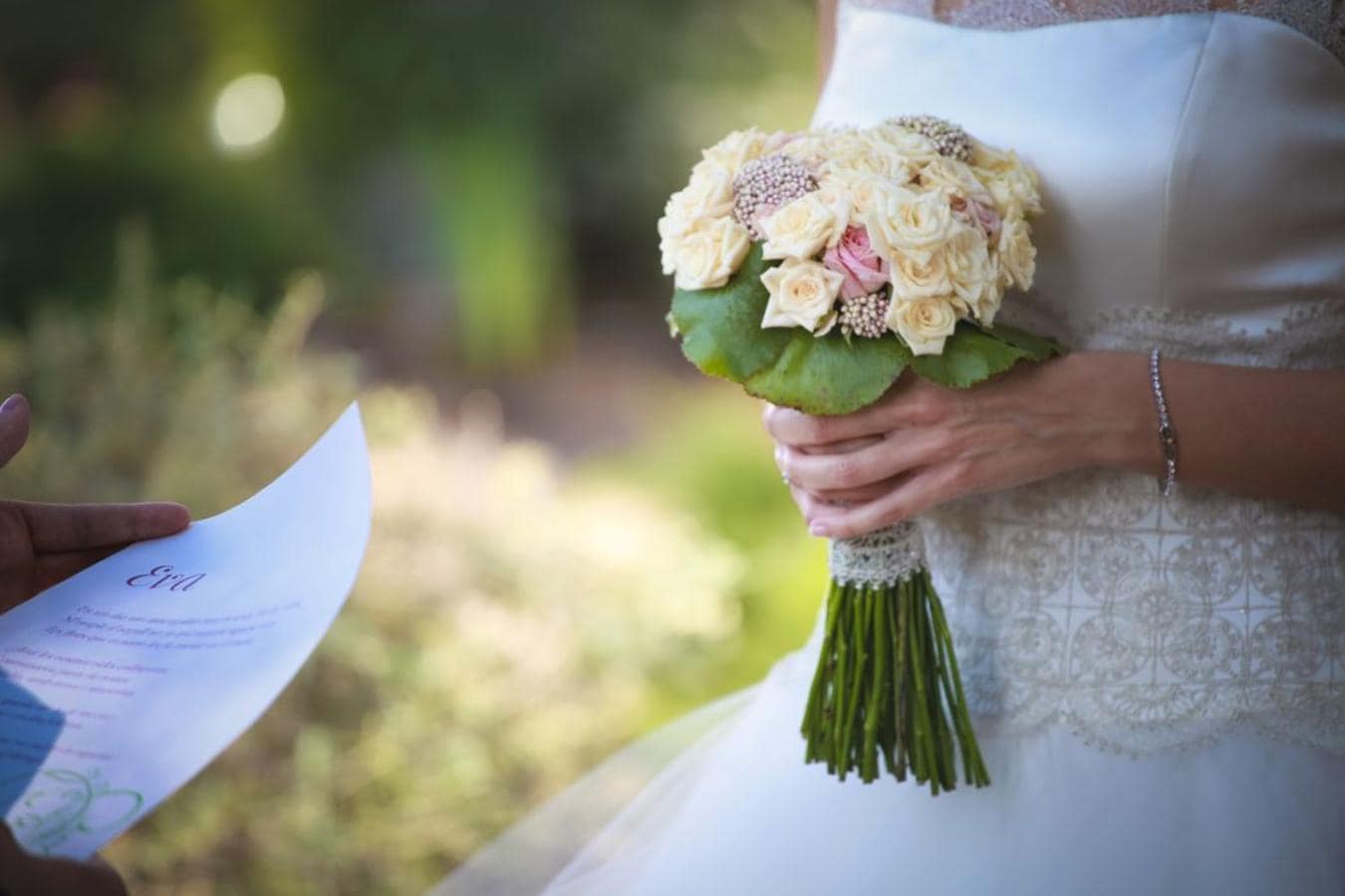 Ideas para elegir el ramo de novia de tu boda: rosas clásicas
