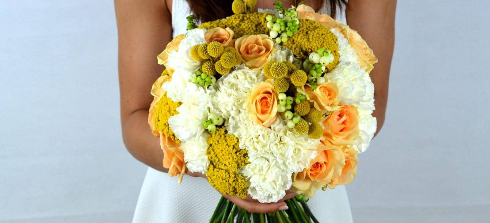 Ideas para elegir el ramo de novia de tu boda: bouquet con flores amarillas