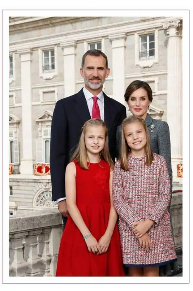 Felicitación de Navidad de los reyes Felipe y Letizia, en la que aparecen junto a sus hijas Leonor y Sofía./casa real