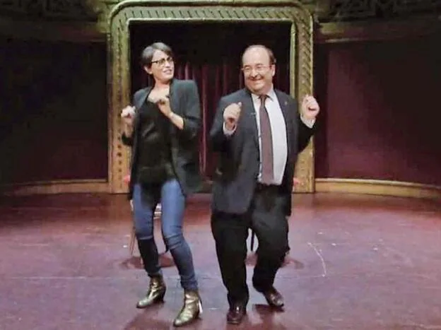Miquel Iceta bailando con Thaïs Villas en 'El intermedio'.