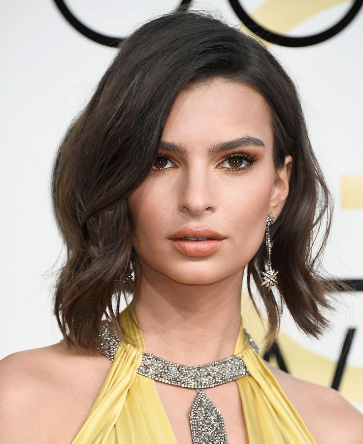 Los mejores peinados de las famosas en 2017: Emily Ratajkowski con falso bob