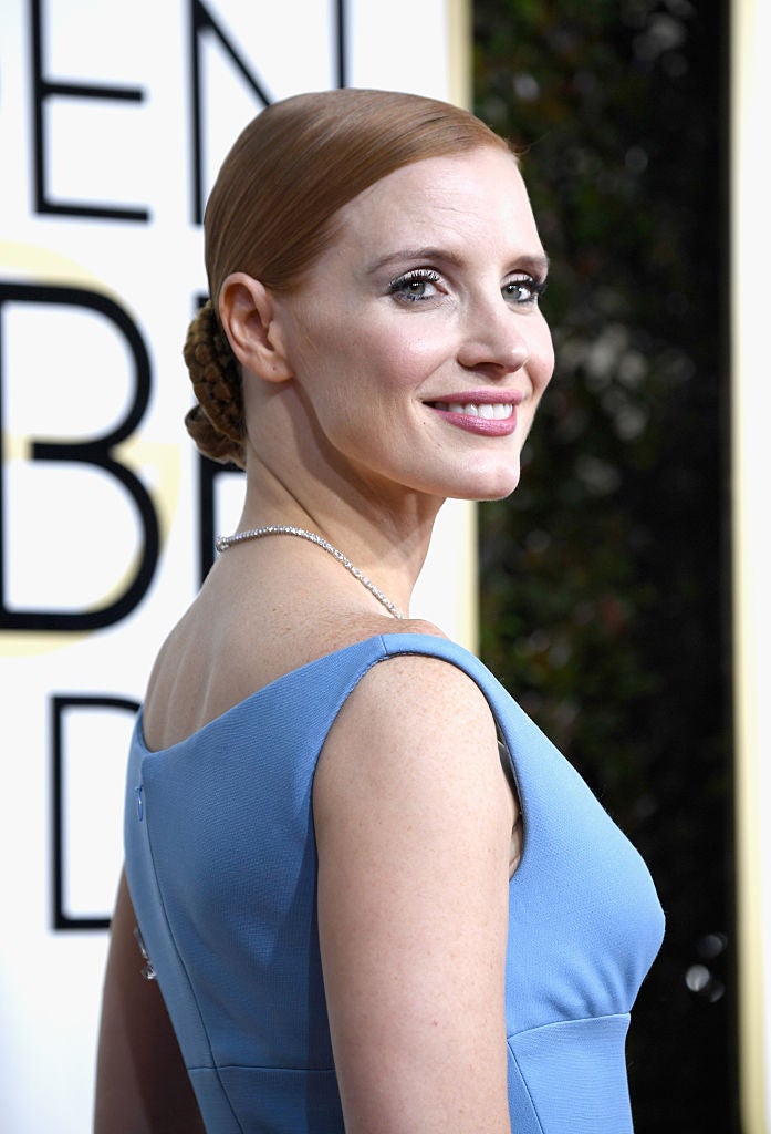 Los mejores peinados de las famosas en 2017: Jessica Chastain con moño trenzado