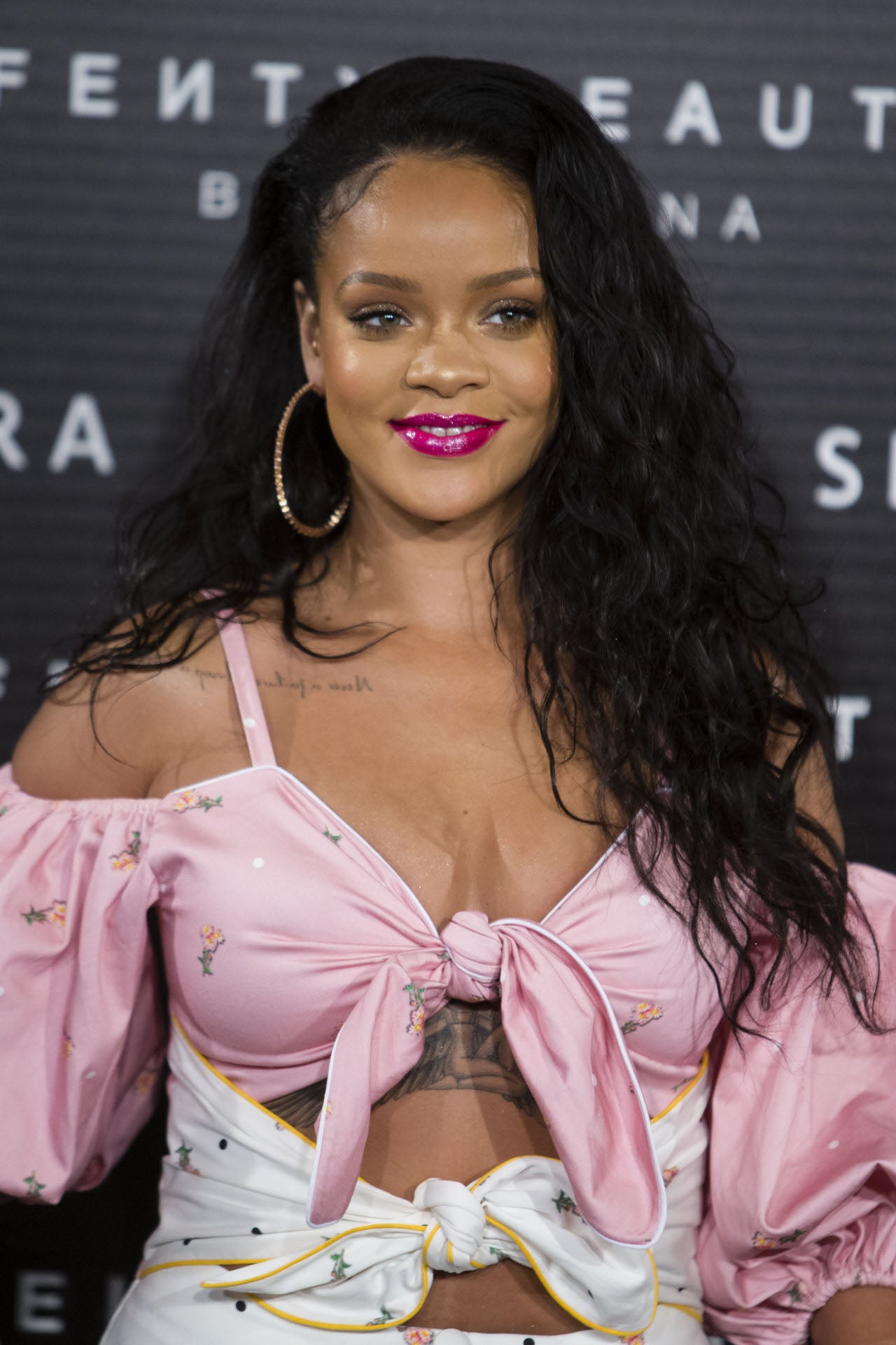 Los mejores maquillajes de las famosas en 2017: Rihanna en la presentación de Fenty Beauty en Madrid