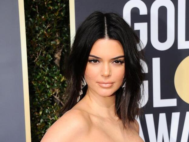 Kendall Jenner en los Globos de Oro 2018 con unos labios muy voluminosos./Cordon Press