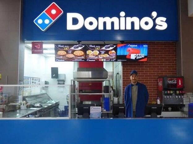 También han relacionado su indumentaria con la de los empleados de una famosa cadena de pizzerías.