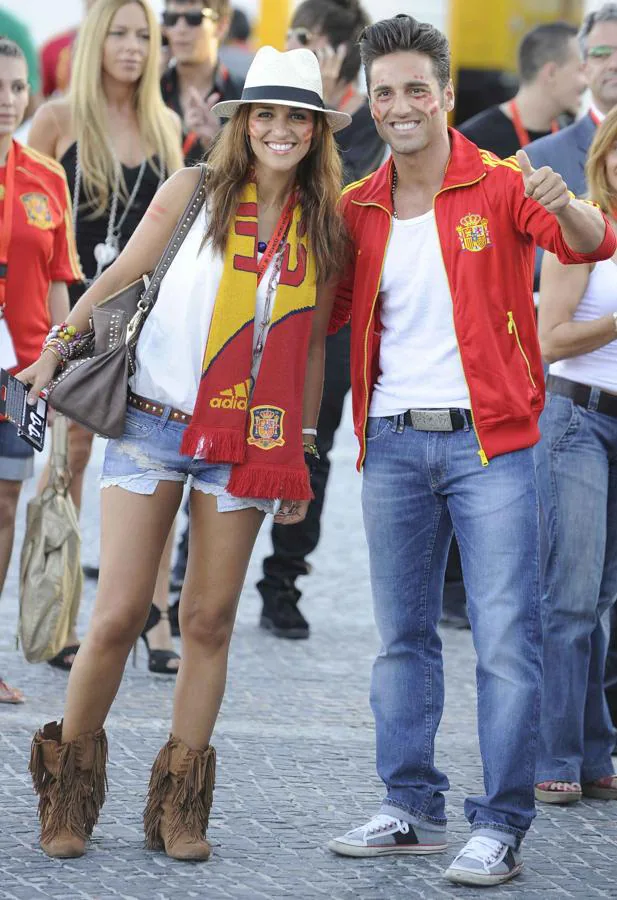 Paula Echevarría Y David Bustamante celebrando el éxito de España.