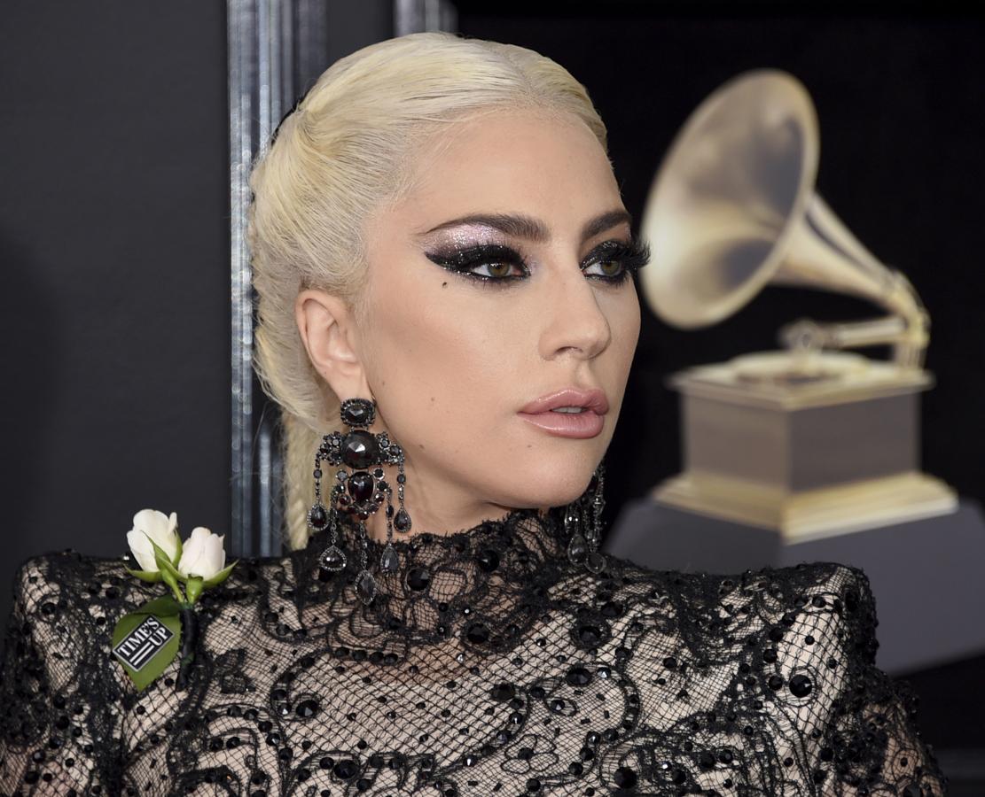 Los peinados y maquillajes de los Premios Grammy 2018: Lady Gaga