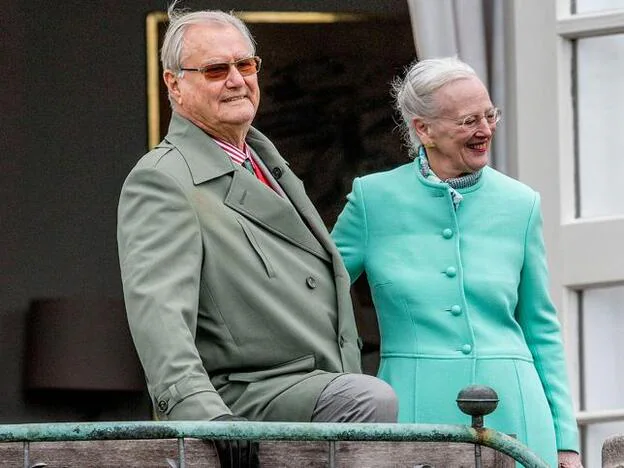 Ennrique de Dinamarca junto a su mujer, la reina Margarita./gtres.