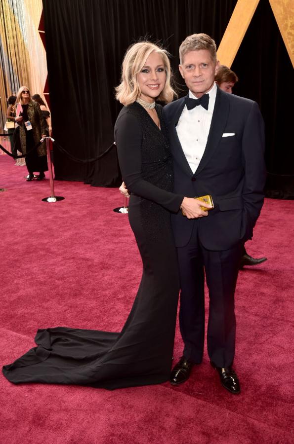 Parejas en la alfombra roja de los Premios Oscar 2018: Robert Simonds y Anne Simonds