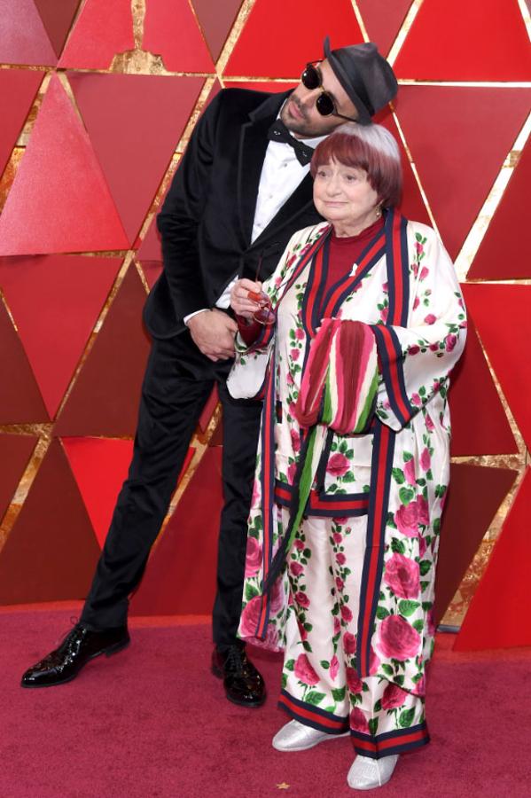 Parejas en la alfombra roja de los Premios Oscar 2018: Director JR y Agnes Varda