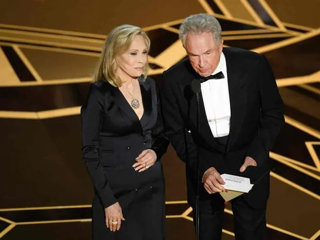 Warren Beatty y Faye Dunaway en los Premios Oscar 2018./Getty Images