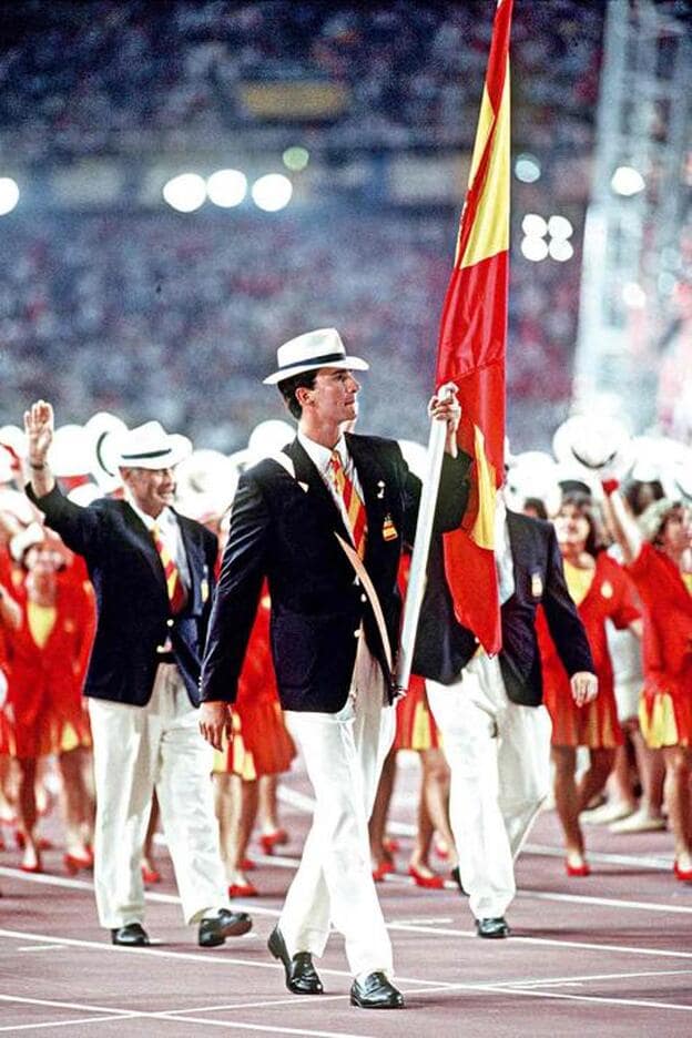 El Rey Felipe Vi, por entonces heredero al trono, como abanderado en la ceremonia de apertura de los Juegos Olímpicos de Barcelona 92./cordon press.