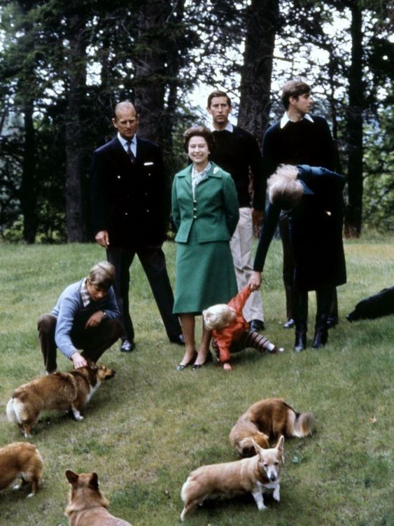 La gran historia de amor de Isabel II con sus 'corgies'