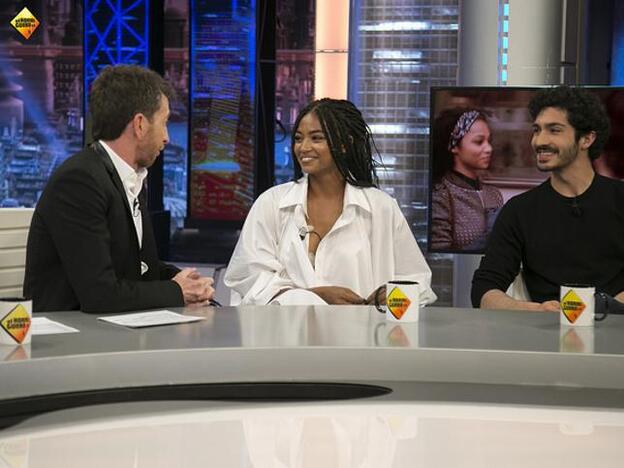 Berta Vázquez y Chino Darín con Pablo Motos en 'El Hormiguero'./flickr.