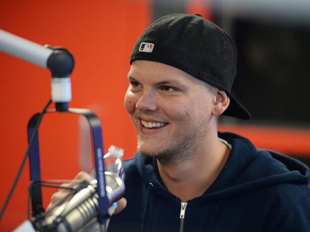 Avicii habría roto una botella de vino para quitarse la vida con el cristal./cordon press.