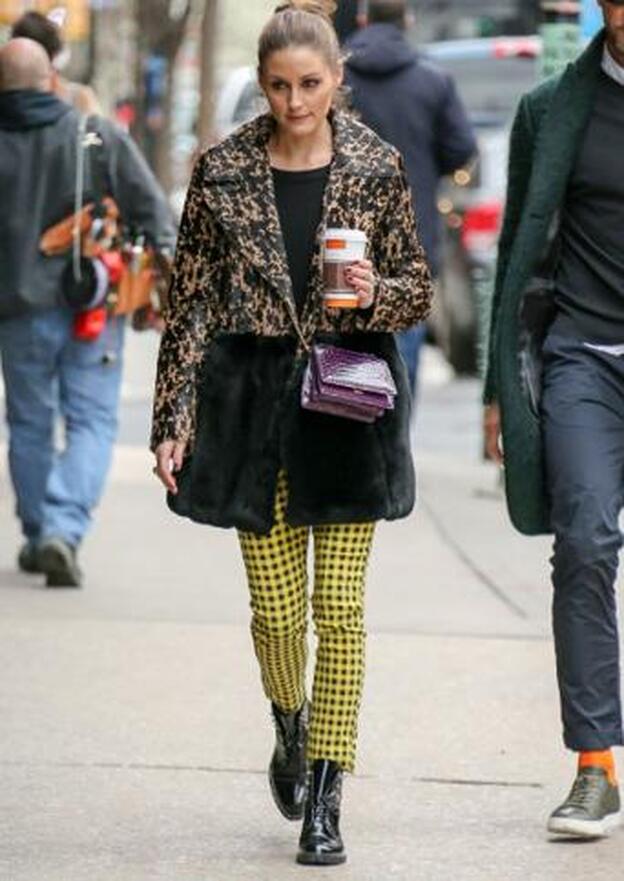 Olivia Palermo lució estos pantalones de zara como parte de su 'outfit', por las calles de Nueva York.