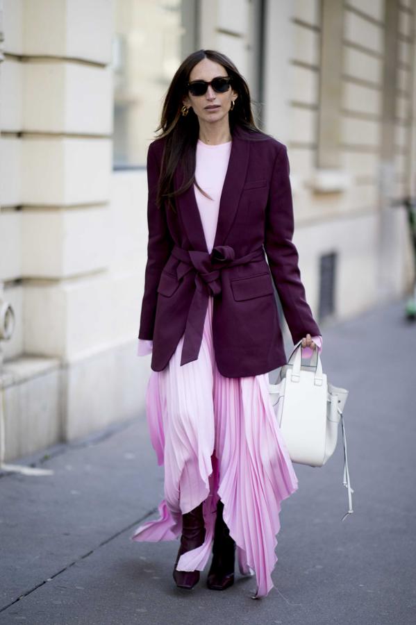 Cómo llevar una blazer según el street style.