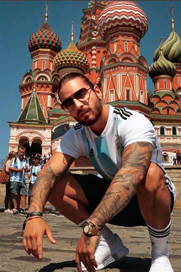 Maluma posa con la camiseta de la selección de Argentina en el Mundial de Rusia 2018./Instagram.
