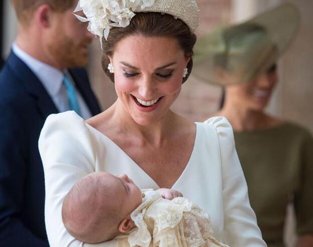 Los duques de Cambridge bautizan a su tercer hijo, Louis./gtres.