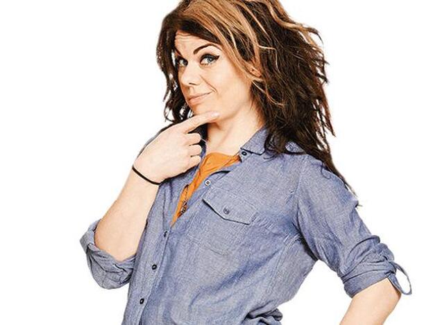 Caitlin Moran es la autora de 'Cómo ser una mujer' (Anagrama) y en 2014 fue elegida en Gran Bretaña como la periodista más influyente en Twitter y la columnista del año./d.r.