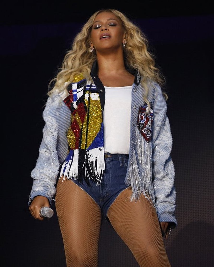 Beyoncé hace de su concierto en París una pasarela de alta costura