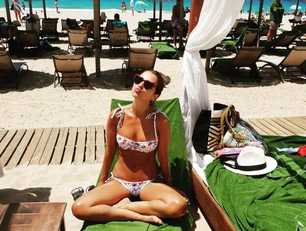 Paula Echevarría mandando un beso a sus 'harters' desde sus vacaciones./instagram.