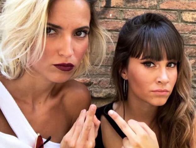 Ana Fernández y Aitana Ocaña comparten top de Bershka.