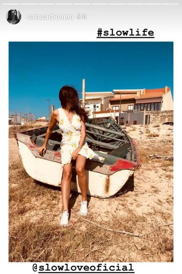 Sara Carbonero lucía su vestido de 'Slow Love' en uno de sus 'stories' de Instagram.