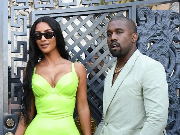 A Kim Kardashian le juega una mala pasada su ajustadísimo vestido | Mujer  Hoy